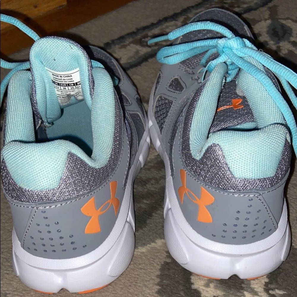 Brand new never worn under armor sneakers size 8